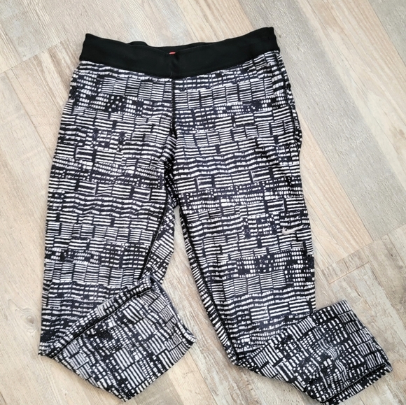 Nike Just Do It Crop Active Leggings Black and White Size Small - Picture 10 of 12